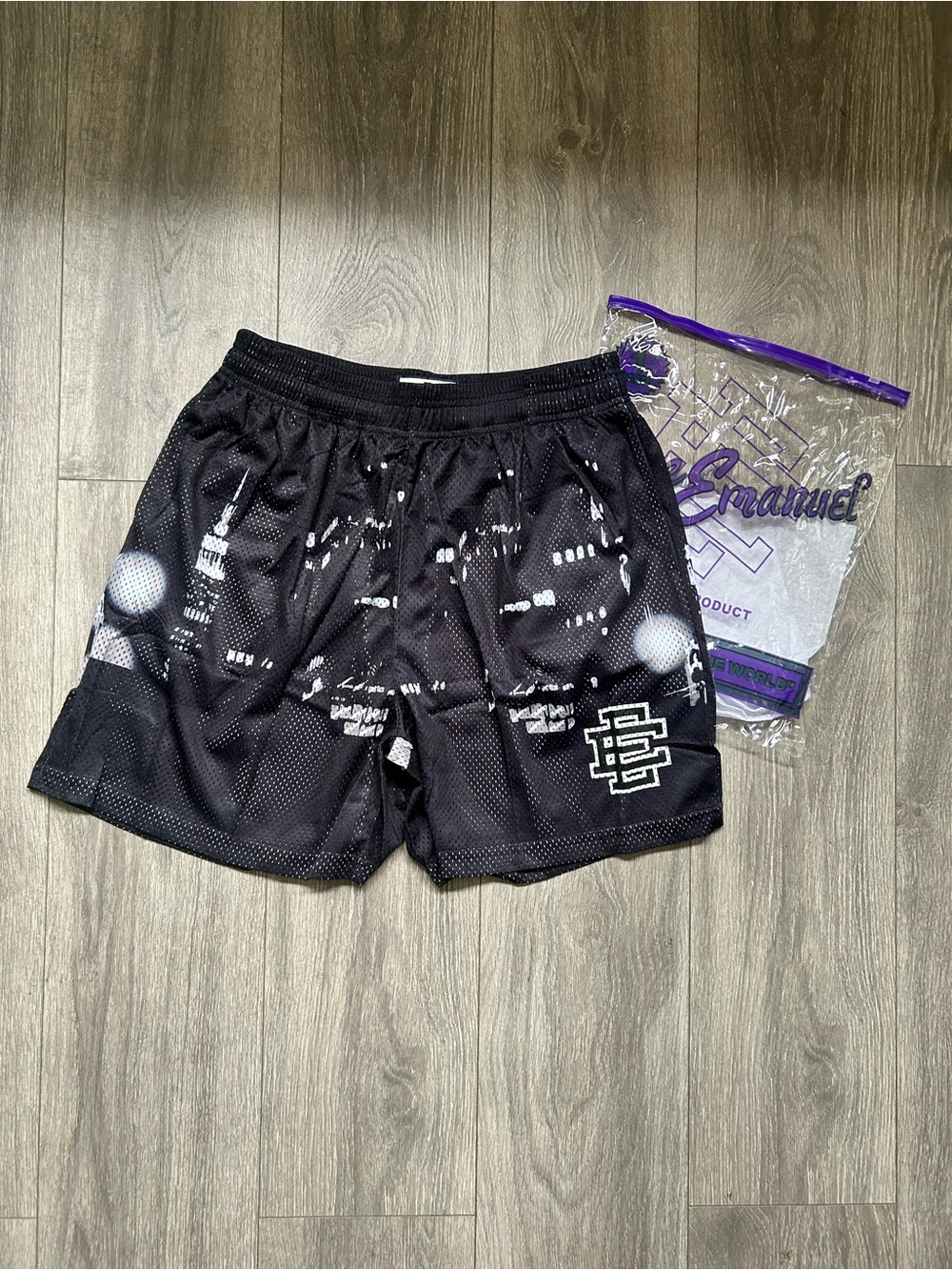 size M | Black NY Skyline Eric emanuel shorts